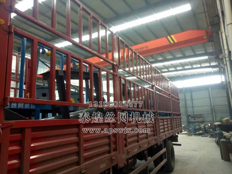 發(fā)往四川成都的連罐拉絲機正在發(fā)貨中